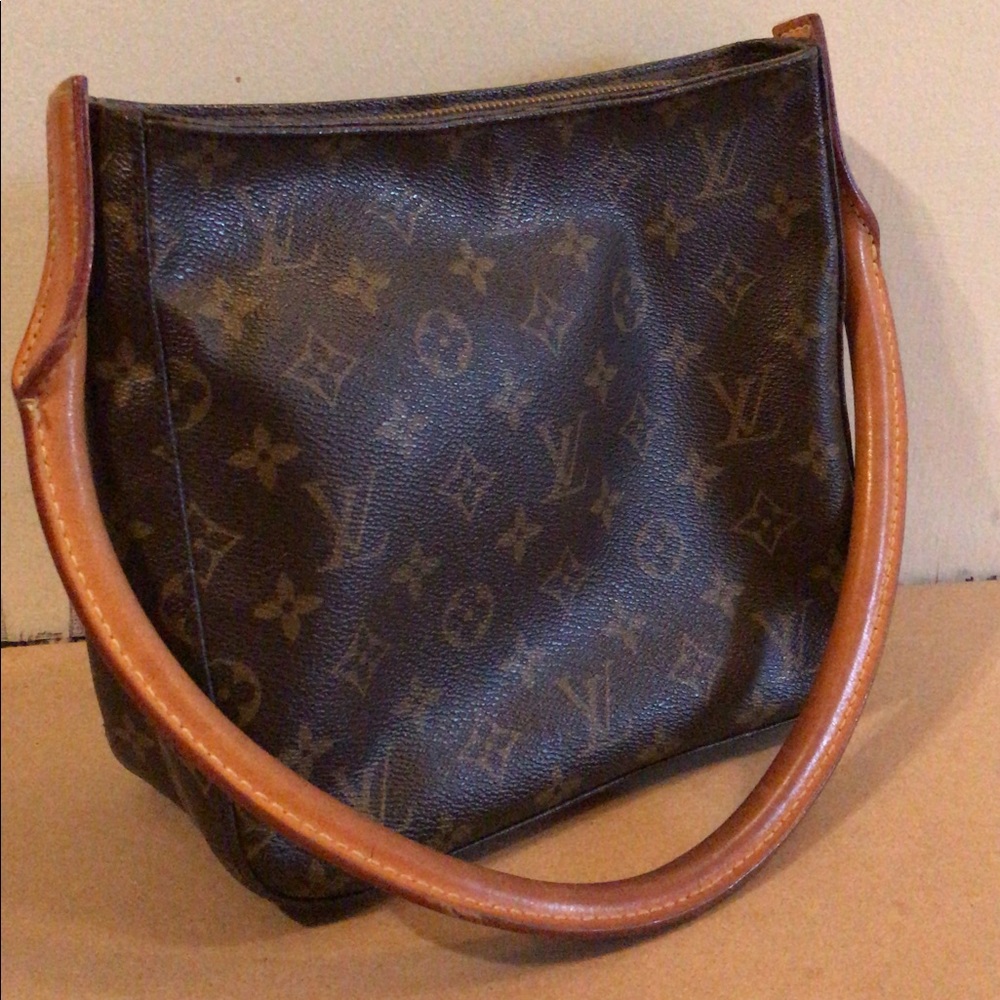 LOUIS VUITTON MM Looping Monogram Shoulder Bag